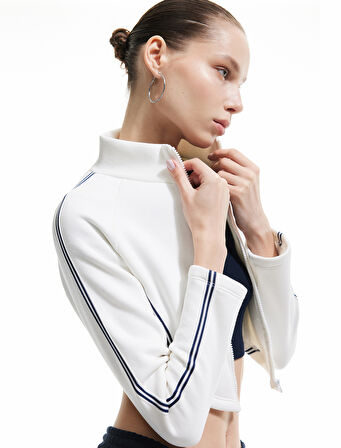 Şerit Detaylı Dik Yaka Üç İplik Şardonlu Fermuarlı Crop Sweatshirt