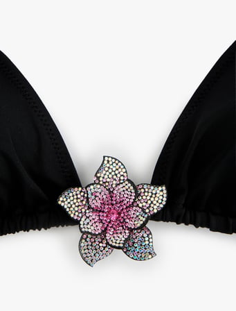 Taşlı Çiçek Aksesuar Detaylı Üçgen Bikini Üstü