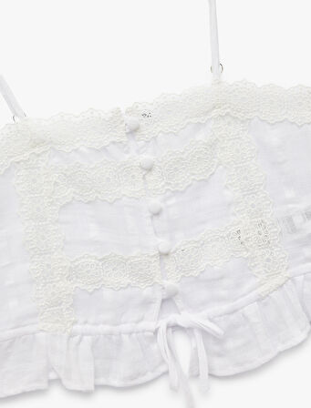 Dantel Detaylı Askılı Düğmeli Fiyonklu Armürlü Crop Bluz