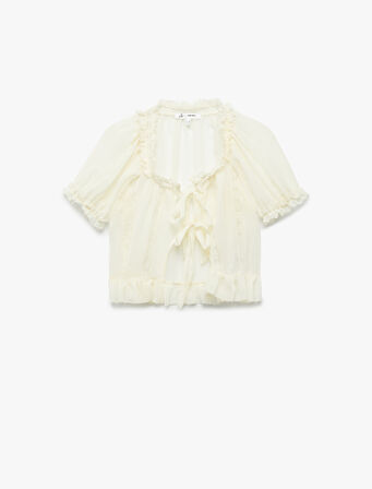 Dantel Detaylı Kısa Balon Kollu Bağlamalı Fiyonklu Crop Bluz