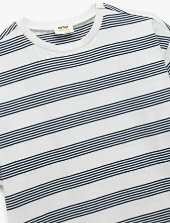 Pamuklu Kısa Kollu Bisiklet Yaka Çizgili Oversize Tişört