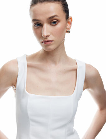 Krep Scuba Kumaş Kare Yaka Kolsuz Peplum Bluz