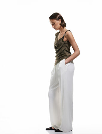 Regular Fit Cepli Pile Detaylı Geniş Paça Kumaş Pantolon