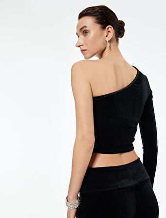 Slim Fit Asimetrik Yaka Uzun Kollu Crop Tek Omuz Kadife Bluz 
