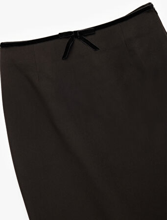 Slim Fit Yırtmaçlı Fiyonk Detaylı Midi Kalem Etek
