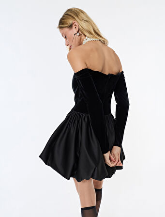 Omzu Açık Uzun Kollu Kadife Mini Balon Elbise