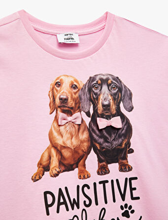 Kısa Kollu Bisiklet Yaka Pamuklu Fiyonklu Köpek Baskılı Tişört