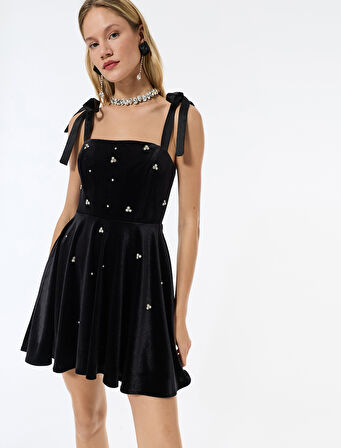 Kare Yaka Volanlı Taş Detaylı Kadife Kolsuz Mini Elbise