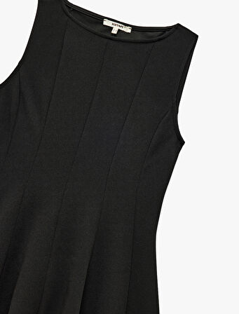 Geniş Yuvarlak Yaka Slim Fit Kolsuz Mini Elbise