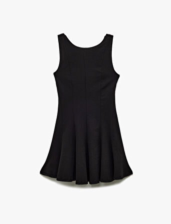 Bisiklet Yaka Dikiş Detaylı Kolsuz Volanlı Mini Kloş Elbise