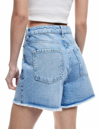 Taş Detaylı Yüksek Bel Saçaklı Paça Pamuklu Mini Denim Şort