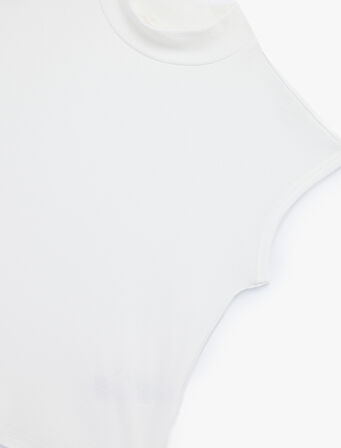 Kolsuz Pamuklu Dik Yaka Tişört