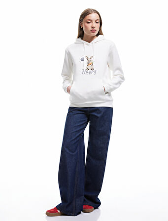 Üç İplik Şardonlu Nakış Detaylı Kanguru Cepli Kapüşonlu Sweatshirt