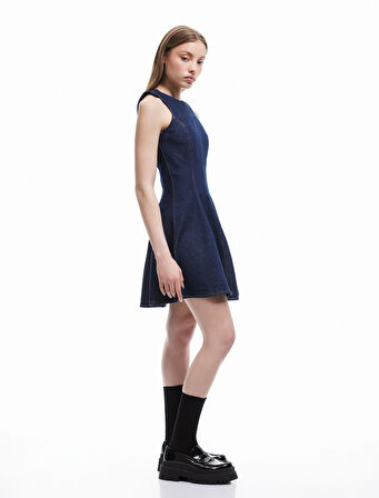 Kolsuz Bisiklet Yaka Fermuarlı Dikiş Detaylı Volanlı Mini Denim Elbise