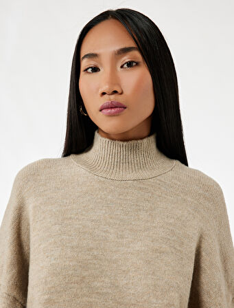 Oversize Uzun Kollu Dik Yaka Triko Kazak