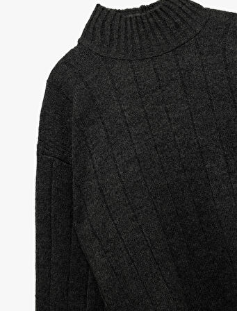 Uzun Kollu Dik Yaka Oversize Triko Kazak