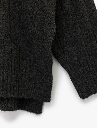 Uzun Kollu Dik Yaka Oversize Triko Kazak