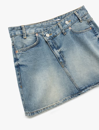 Pamuklu Asimetrik Düğmeli Cepli Denim Mini Etek