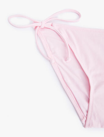 Astarlı Yanları Bağlamalı İpli Bikini Altı