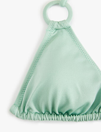 Aksesuar Detaylı Boyundan Bağlamalı Üçgen Bikini Üstü