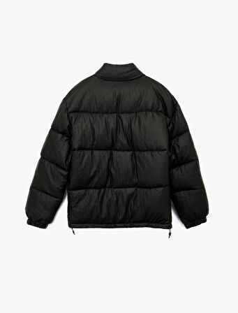 Regular Fit Kapaklı Cep Detaylı Fermuarlı Uzun Kollu Dik Yaka Kışlık Şişme Mont