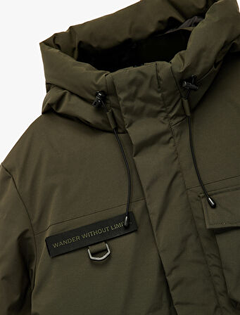 Uzun Kollu Kapaklı Cepli Su İtici Fermuarlı Kapşonlu Kışlık Parka