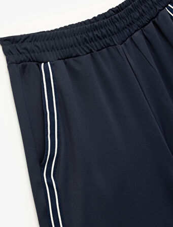 Cepli Şerit Detaylı Beli Lastikli Spor Şort