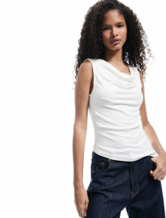 Slim Fit Degaje Yaka Asimetrik Kolsuz Viskon Bluz