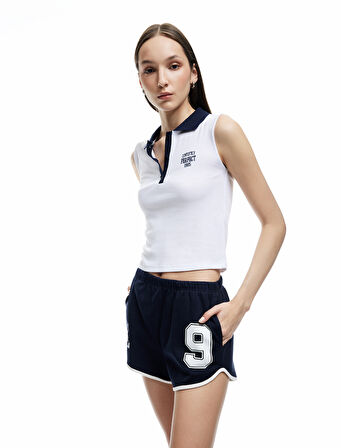 Biyeli Slim Fit Kolej Baskılı Mini Şort