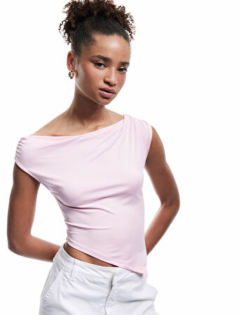 Kolsuz Drapeli Asimetrik Bluz