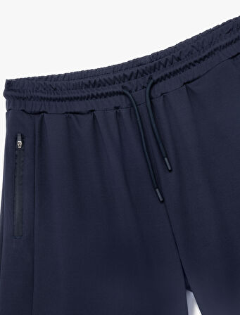 Fermuarlı Cep Detaylı Beli Bağcıklı Spor Şort