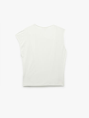 Sandy Kumaş İnci Detaylı Asimetrik Degaje Yaka Kolsuz Bluz