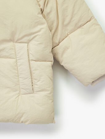 Kapşonlu Cepli Uzun Kollu Fermuarlı Şişme Mont