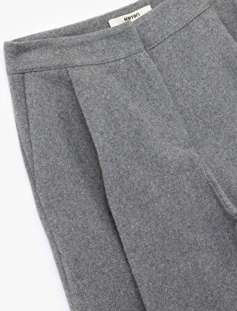 Cepli Düz Geniş Paça Pileli Kumaş Pantolon