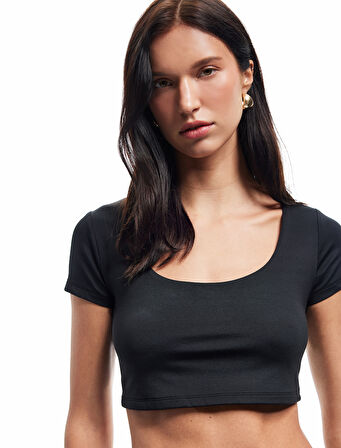 Slim Fit Kısa Kollu U Yaka Basic Crop Tişört