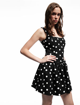 Kare Yaka Kolsuz Slim Fit Volanlı Puantiyeli Mini Abiye Elbise