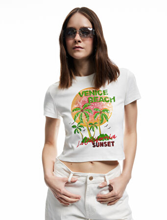 Pul Detaylı Bisiklet Yaka Kısa Kollu Crop Tişört