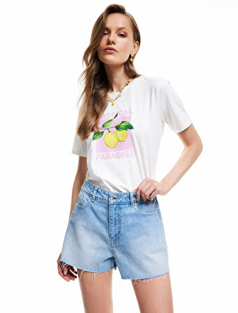 Kiraz Nakış Detaylı Kesik Paça Mini Denim Şort