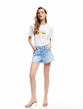 Kiraz Nakış Detaylı Kesik Paça Mini Denim Şort