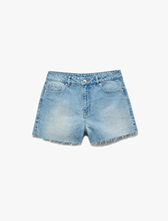 Kiraz Nakış Detaylı Kesik Paça Mini Denim Şort