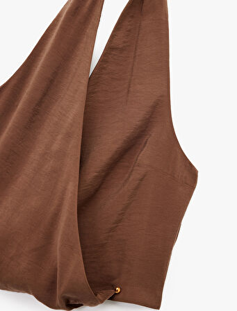 Kolsuz Modal Toka Detaylı Kruvaze Yaka Bluz