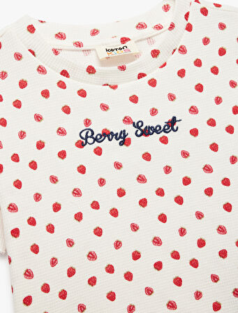 Pamuklu Nakış Detaylı Çilek Baskılı Dar Kalıp Bisiklet Yaka Kısa Kollu Tişört