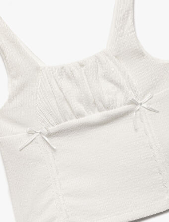 Bürümcük Kumaş Slim Fit Kare Yaka Fiyonk Detaylı Kolsuz Askılı Crop Bluz