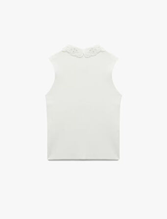 Koton X Melis Ağazat - Kolsuz Polo Yaka Taşlı Brodeli Triko Tişört