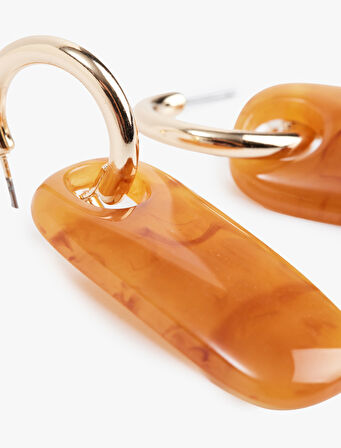 Geometrik Charm Detaylı Sallantılı Halka Küpe