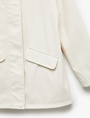 Kapşonlu Uzun Kollu Kapaklı Cepli Yağmurluk