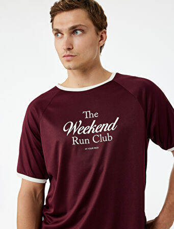 Rahat Kesim Kısa Kollu Biyeli Bisiklet Yaka Baskılı Spor Tişört