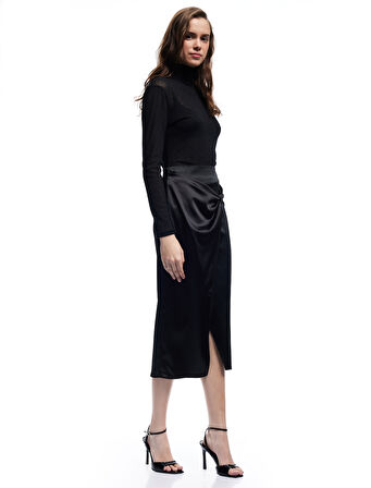 Kruvaze Yırtmaç Detaylı Slim Fit Saten Midi Etek