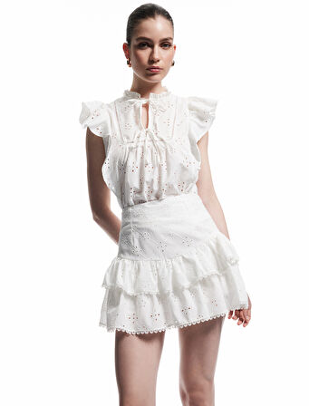 Koton X Melis Ağazat - Astarlı Brodeli Fistolu Fırfırlı Mini Etek