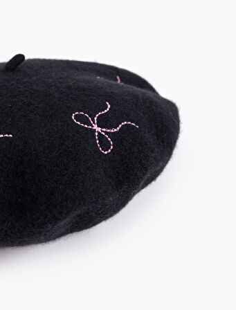 Fiyonk İşleme Detaylı Ressam Şapka